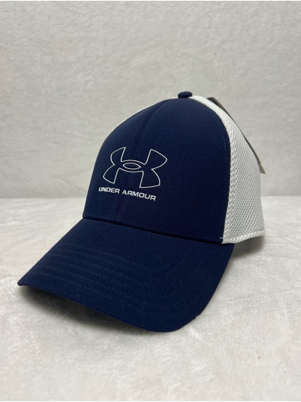 NWT Under Armour Navy & White Mesh Logo Iso-Chill Driver Golf Cap Hat - size M/L